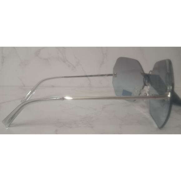 NEW Kendall + Kylie "Skye" Unique Oversized Women's Sunglasses - Picture 4 of 8